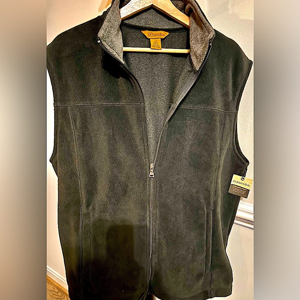 St John’s Bay Male  Full Zip Vest Poly Fleece Large